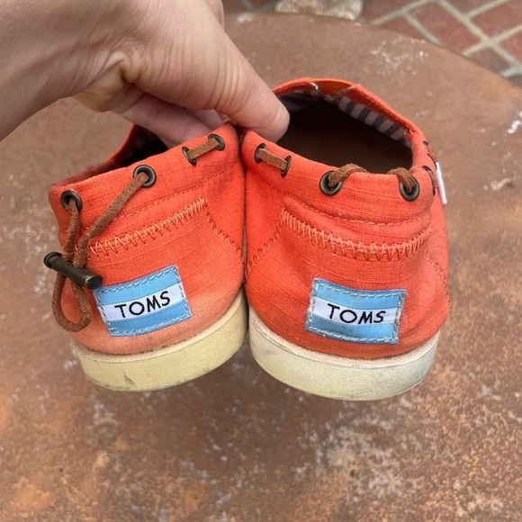Orange TOMS slip-on shoes men’s size 8 - Picture 4 of 5